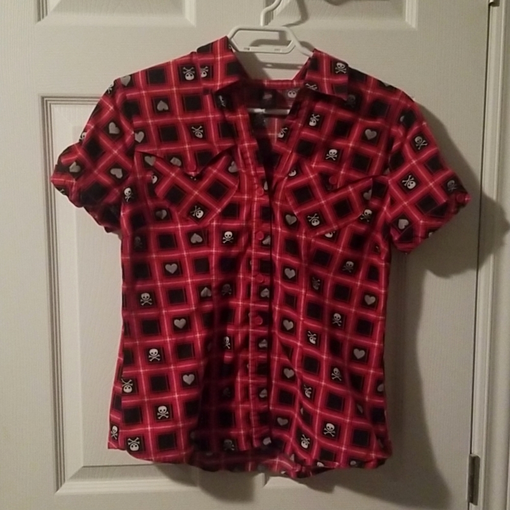 Sweet Love skull and heart button down short sleeve